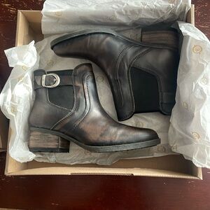 Born Women’s Mohan Bootie Dark Grey Size 6.5